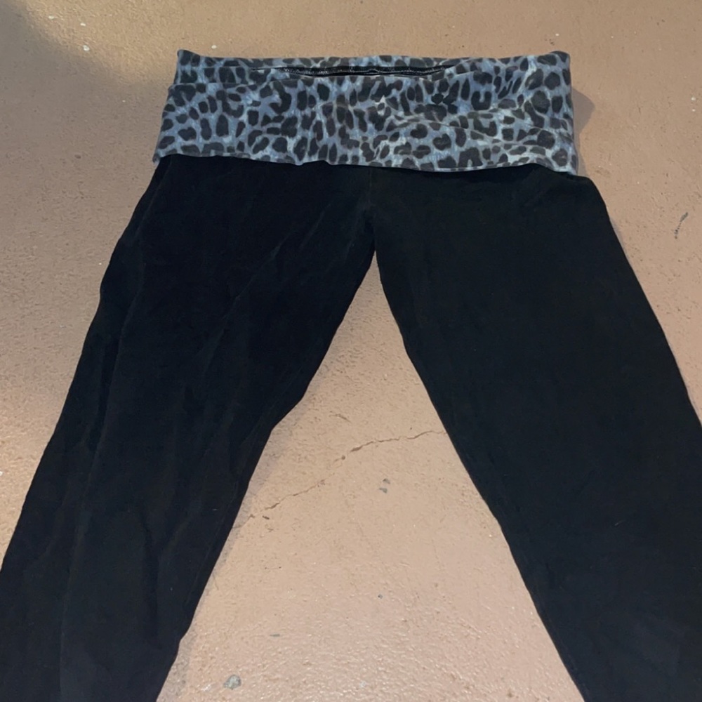 Pink leggings cropped